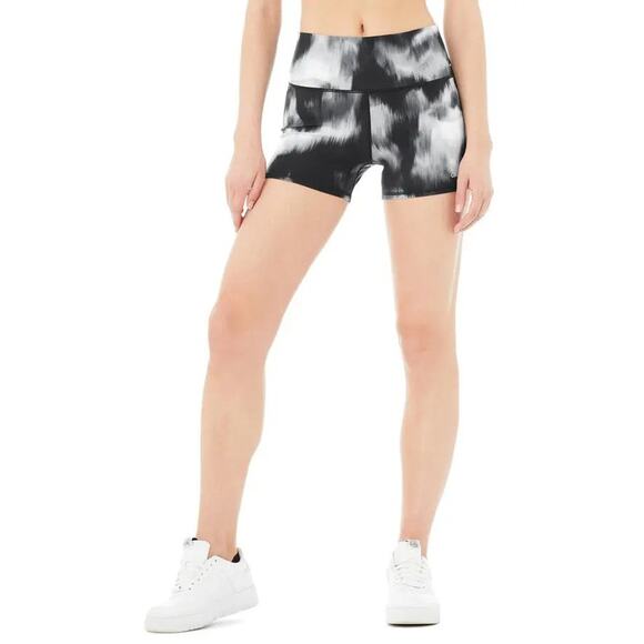 Alo Yoga 4" Vapor High-Waist Aurora Shorts - S Black - Picture 1 of 4